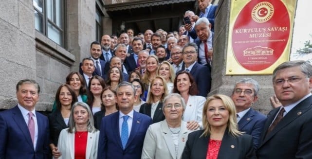 Özel Liderliğinde Yeni Parti Yönetimi Belirlendi