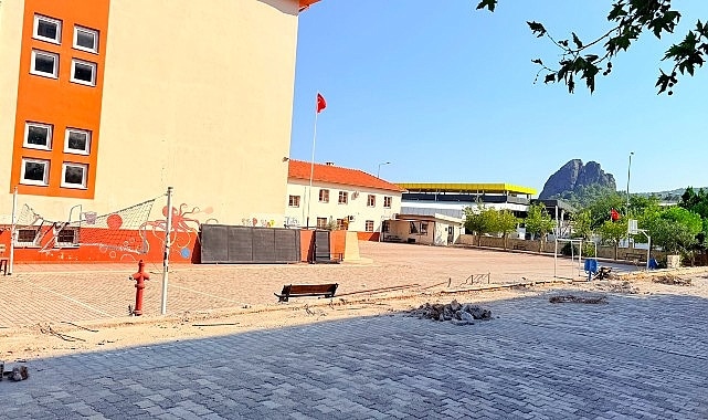 Kuzdere Ortaokulu Bahçesi Yenileniyor