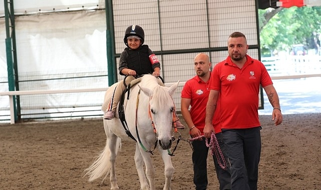 İBB'den Çocuklara Binicilik Keyfi Başladı