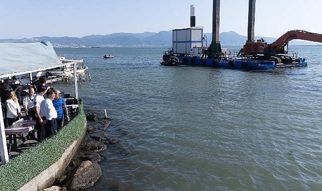 İzmir Körfezi'nde 1,5 milyon ton dip taraması tamamlandı