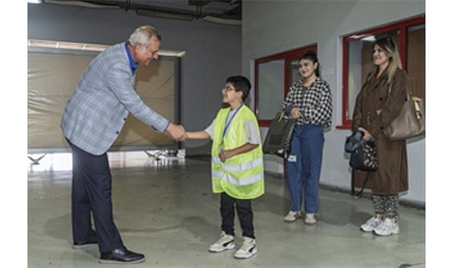 İzmir'de metroya bayılan 8 yaşındaki Emirhan'a sürpriz