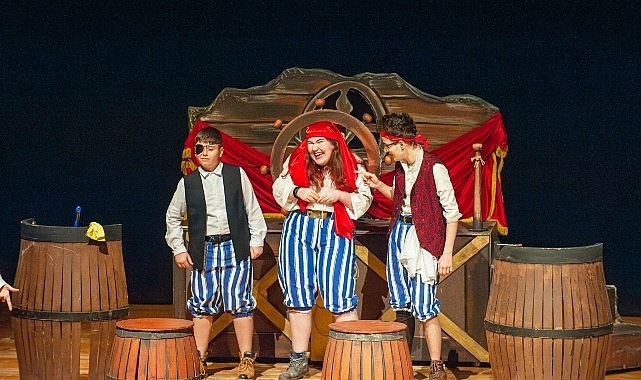 Karşıyaka Tiyatrosu Peter Pan ile sezona giriş yaptı
